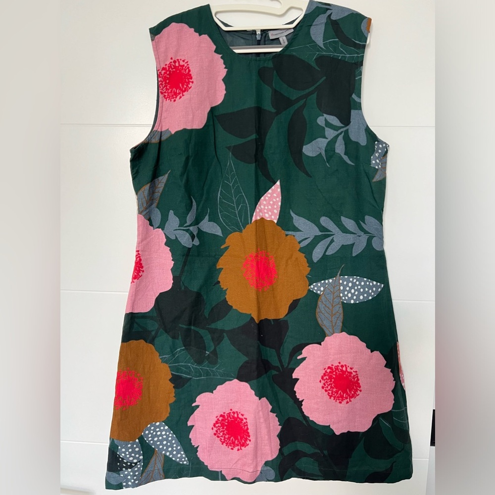 Sleeveless Floral Shift Dress in Dark Green and Pink